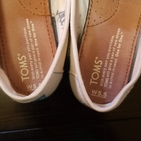 Beauty and the Beast painted TOMS size 5.5 - Picture 7 of 7